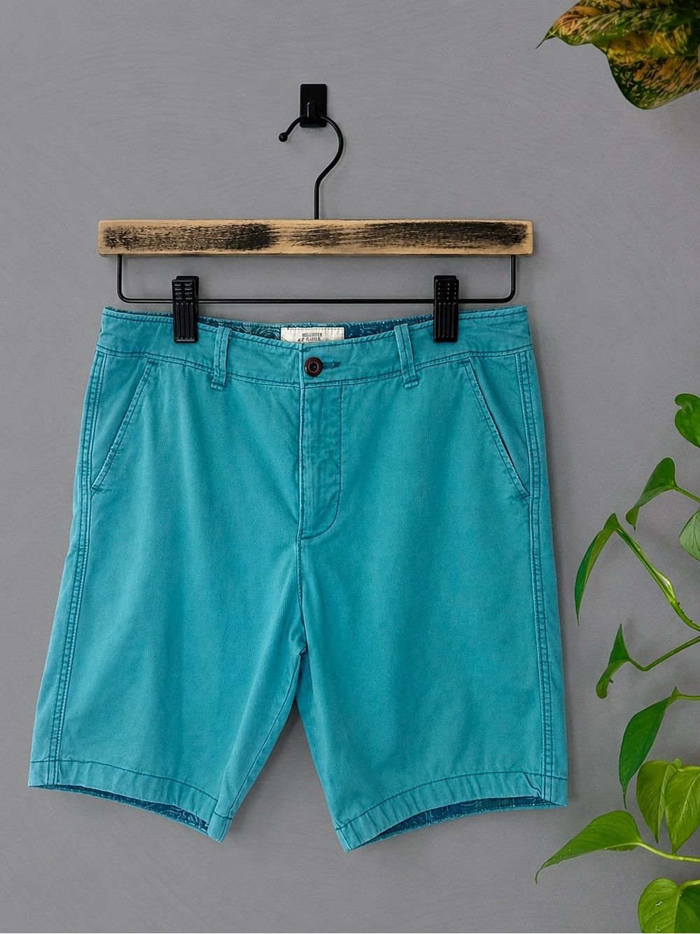 Hollister Classic Fit Turquoise Chino Shorts Men’s 34 Flat Front